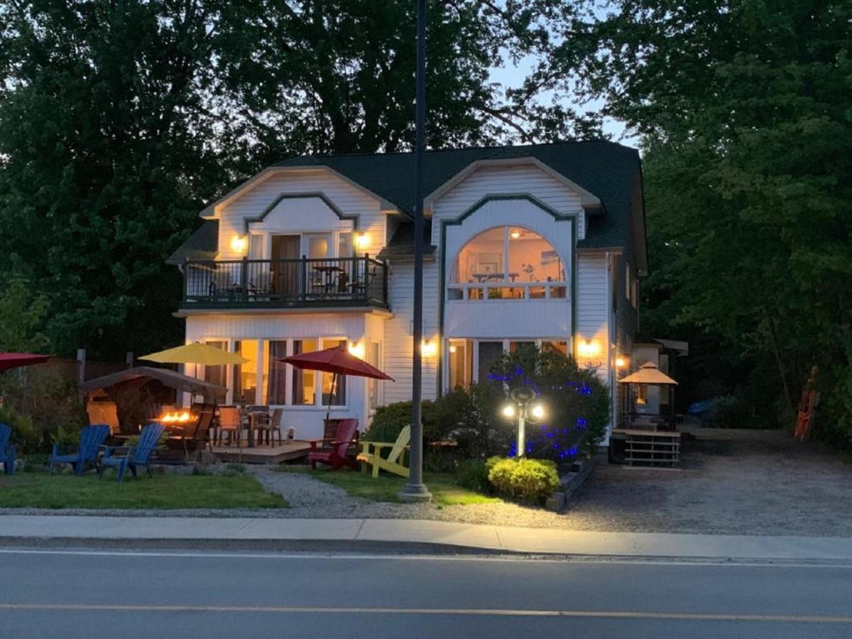 Kokomo Inn Bed And Breakfast Ottawa-Gatineau'S Only Tropical Riverfront B&B On The National Capital Cycling Pathway Route Verte #1 - For Adults Only - Chambre D'Hotes Tropical Aux Berges Des Outaouais Bnb #17542O Exterior photo