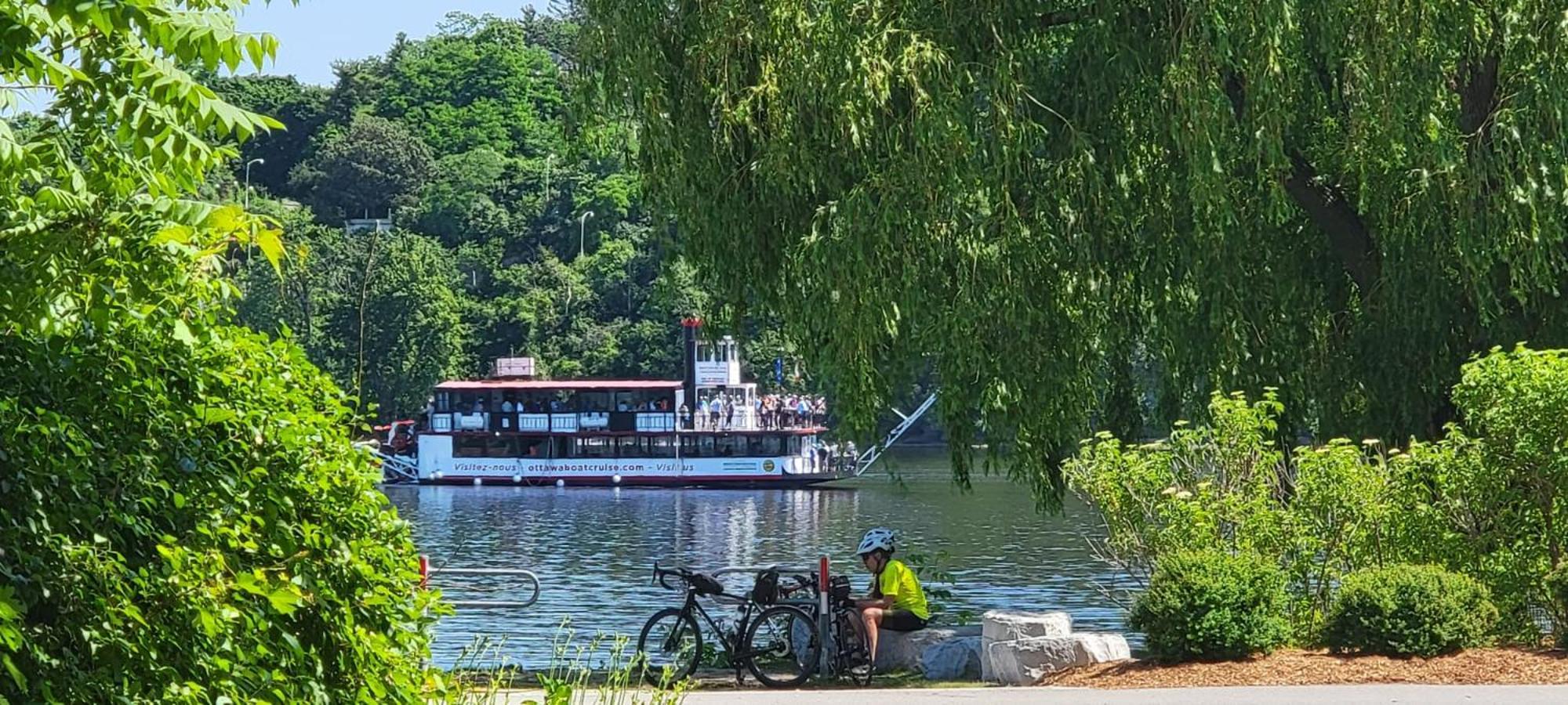 Kokomo Inn Bed And Breakfast Ottawa-Gatineau'S Only Tropical Riverfront B&B On The National Capital Cycling Pathway Route Verte #1 - For Adults Only - Chambre D'Hotes Tropical Aux Berges Des Outaouais Bnb #17542O Exterior photo