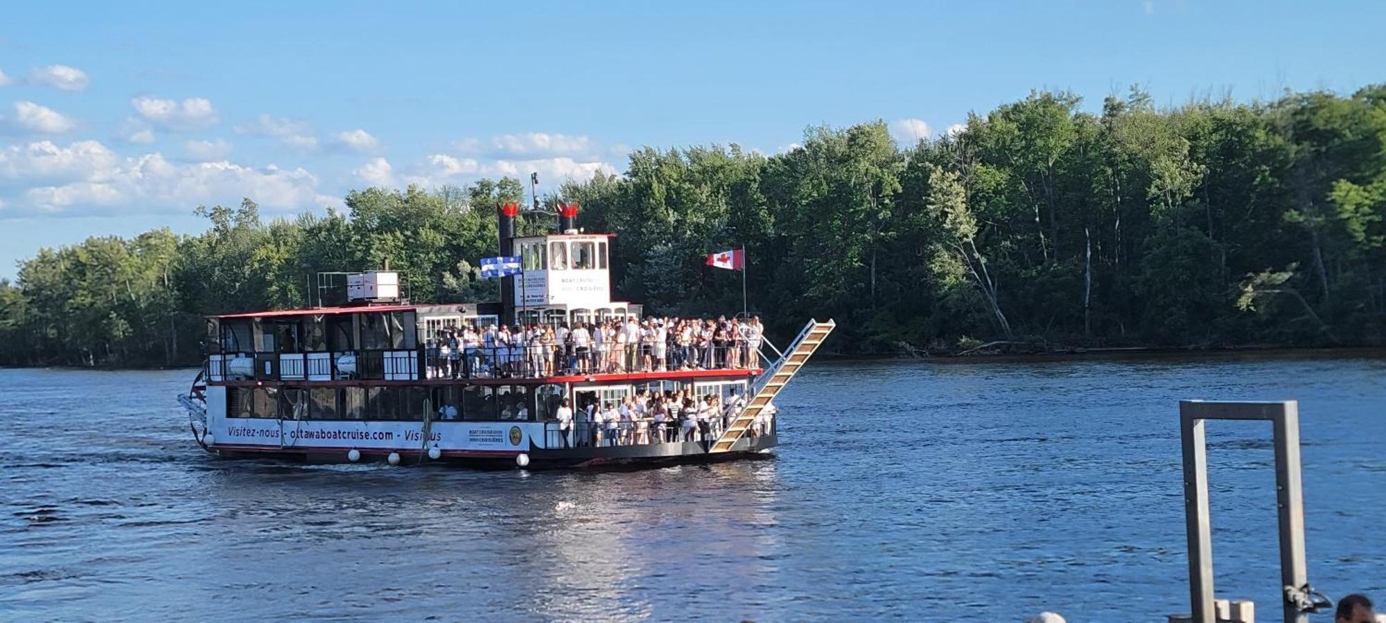 Kokomo Inn Bed And Breakfast Ottawa-Gatineau'S Only Tropical Riverfront B&B On The National Capital Cycling Pathway Route Verte #1 - For Adults Only - Chambre D'Hotes Tropical Aux Berges Des Outaouais Bnb #17542O Exterior photo